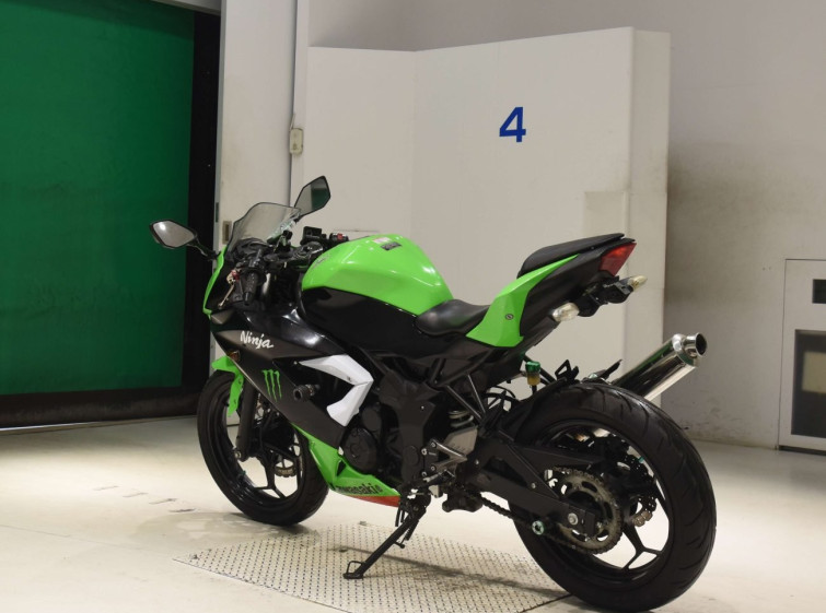Мотоцикл Kawasaki NINJA250 с пробегом 15129 km с пробегом 15129 km